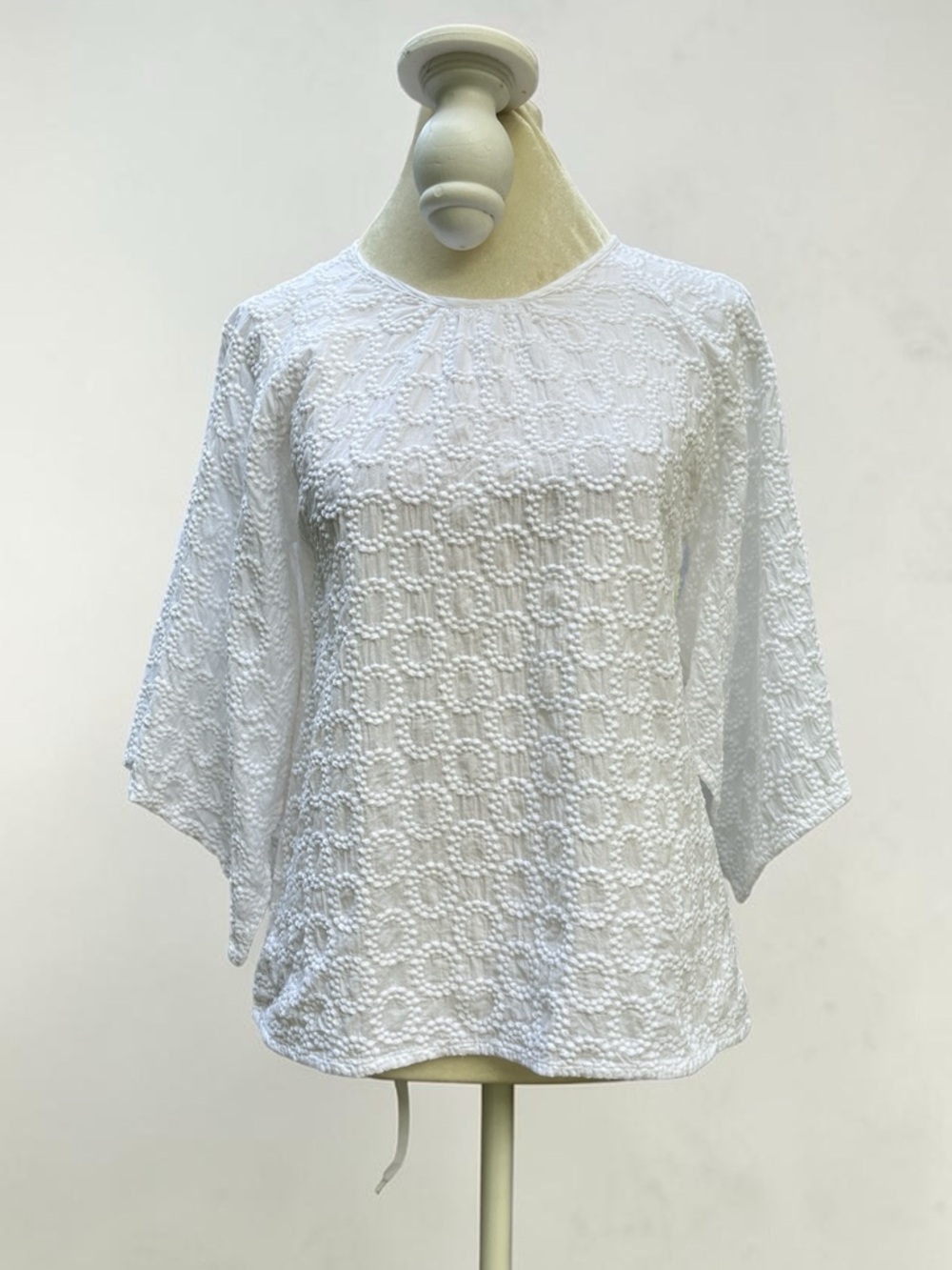 STARKx White Textured Circular Embroidered Kimono Blouse Size XS